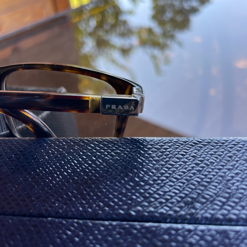 PRADA Prescription, transition lenses, no scratches. Frames, perfect condition - Picture 6 of 8